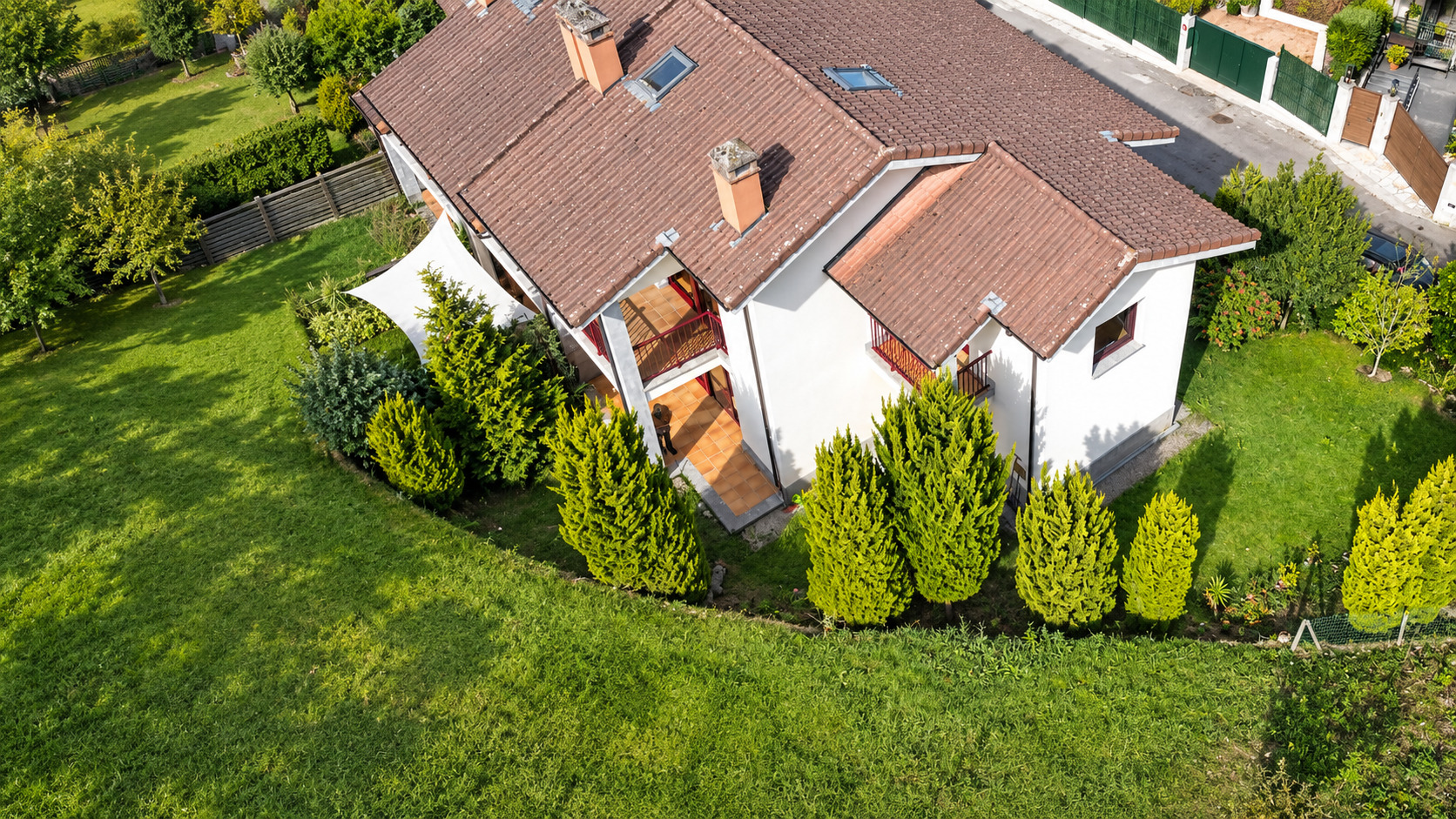 CHALET CON JARDIN PAREADO I CANGAS DE ONIS